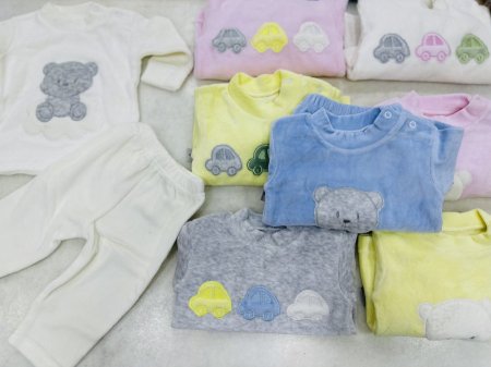 بجامة بيبي مخمل